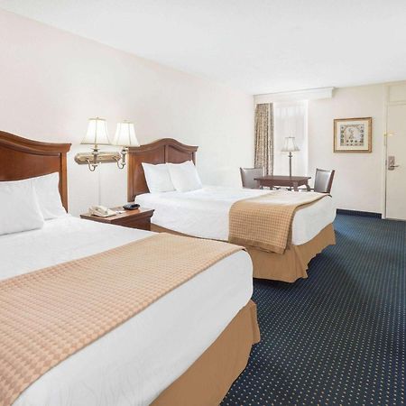 Baymont By Wyndham Rocky Mount I-95 Hotel Exterior foto